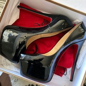 ❗️SOLD❗️Christian Louboutin Daffodile 160mm Patent